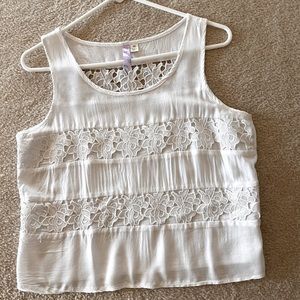 Alya brand top. Size M (fits like small, no stretch). White fabric/lace.